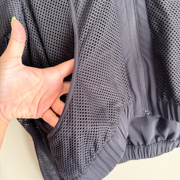 Lululemon Black Mesh Relaxed Fit Full Zip Hooded Jacket - Size 8 - Picture 3 of 9